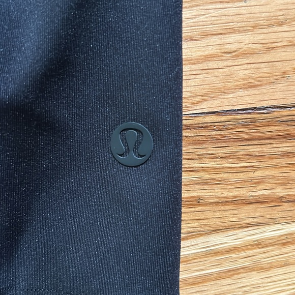 Lululemon on the fly shorts - Picture 3 of 5